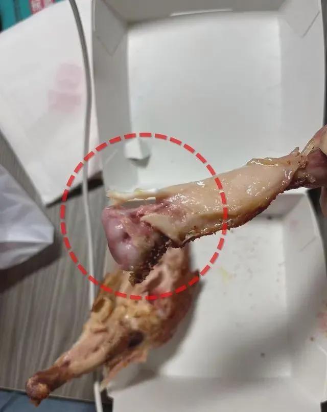 “吐了！”知名餐饮连锁又出事！(图4)